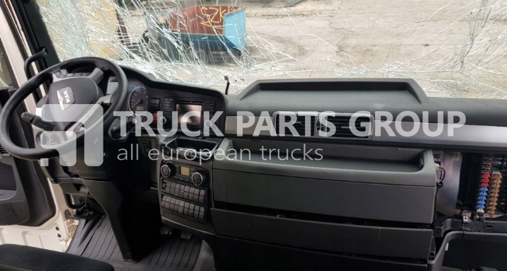 MAN TGX EURO6, EURO 6 emission dashboard, panel right side drive, se control unit - Kojelauta - Kuorma-auto: kuva MAN TGX EURO6, EURO 6 emission dashboard, panel right side drive, se control unit - Kojelauta - Kuorma-auto MAN TGX EURO6, EURO 6 emission dashboard, panel right side drive, se control unit - Kojelauta - Kuorma-auto: kuva MAN TGX EURO6, EURO 6 emission dashboard, panel right side drive, se control unit - Kojelauta - Kuorma-auto