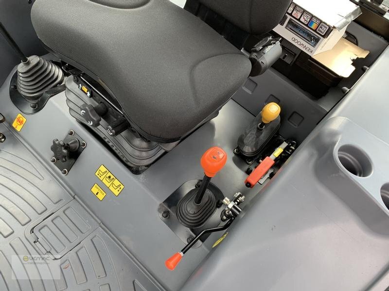 Uusi Traktori Solis 50 RX 50PS Traktor Schlepper Sonalika Kabine Allrad KLIMA NEU: kuva Uusi Traktori Solis 50 RX 50PS Traktor Schlepper Sonalika Kabine Allrad KLIMA NEU
