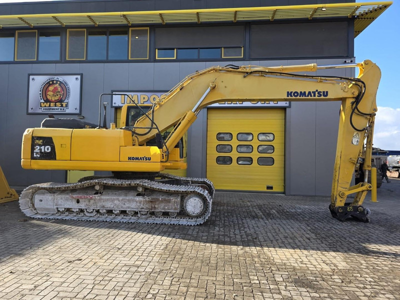 Komatsu PC210LC-8 - Telakaivukone: kuva Komatsu PC210LC-8 - Telakaivukone Komatsu PC210LC-8 - Telakaivukone: kuva Komatsu PC210LC-8 - Telakaivukone