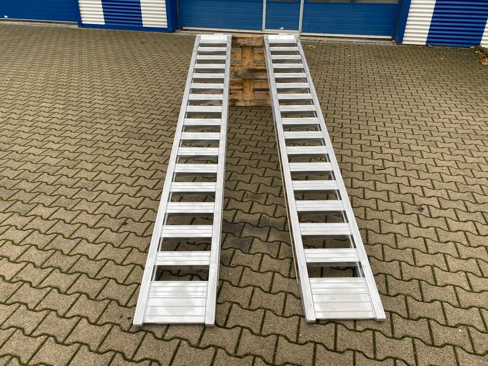 Alurampen Satz 3,50M 2000KG Minibagger Minilader Quad Auffahrrampe *INKL.19% MWST* - Lastausramppi: kuva Alurampen Satz 3,50M 2000KG Minibagger Minilader Quad Auffahrrampe *INKL.19% MWST* - Lastausramppi Alurampen Satz 3,50M 2000KG Minibagger Minilader Quad Auffahrrampe *INKL.19% MWST* - Lastausramppi: kuva Alurampen Satz 3,50M 2000KG Minibagger Minilader Quad Auffahrrampe *INKL.19% MWST* - Lastausramppi