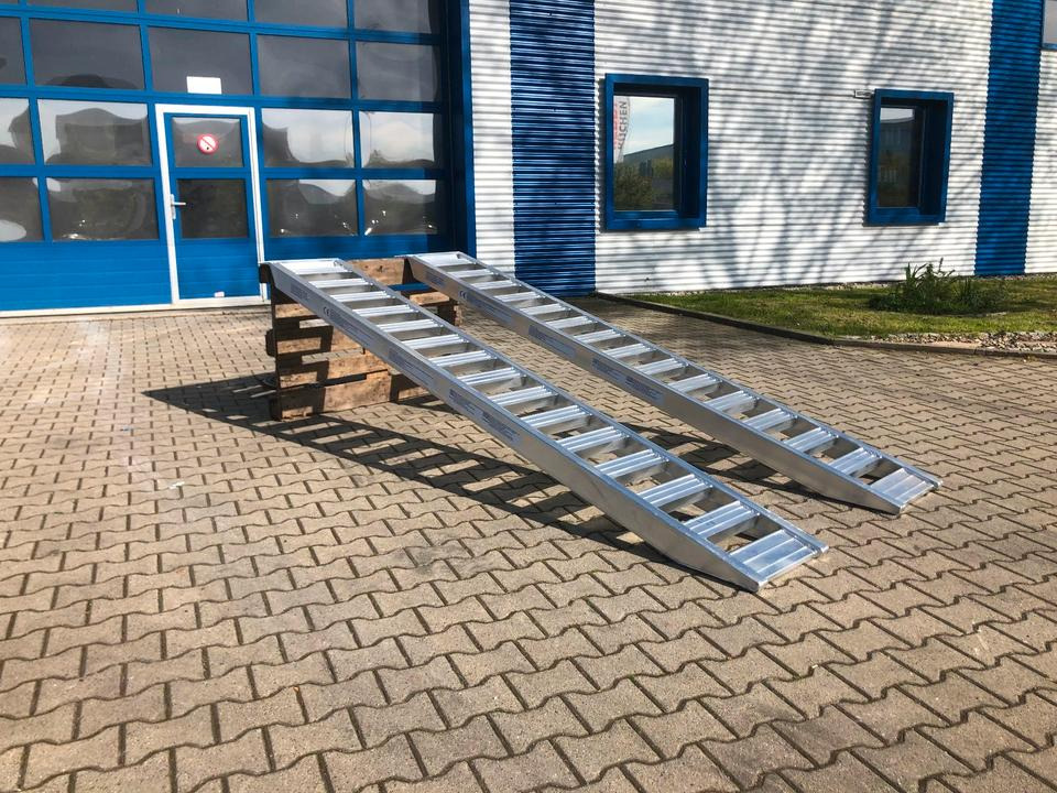 Alurampen Satz 3m 3000KG Minibagger Minilader Quad Auffahrrampe *INKL.19% MWST* - Lastausramppi: kuva Alurampen Satz 3m 3000KG Minibagger Minilader Quad Auffahrrampe *INKL.19% MWST* - Lastausramppi Alurampen Satz 3m 3000KG Minibagger Minilader Quad Auffahrrampe *INKL.19% MWST* - Lastausramppi: kuva Alurampen Satz 3m 3000KG Minibagger Minilader Quad Auffahrrampe *INKL.19% MWST* - Lastausramppi