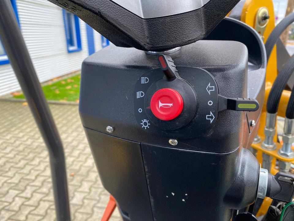 Pienkuormaaja Radlader/Hoflader BK906 inkl. Winter-Komplettpaket *INKL.19% MWST.*BERGER KRAUS*PERKINS*EURO*SOFORT!*: kuva Pienkuormaaja Radlader/Hoflader BK906 inkl. Winter-Komplettpaket *INKL.19% MWST.*BERGER KRAUS*PERKINS*EURO*SOFORT!*