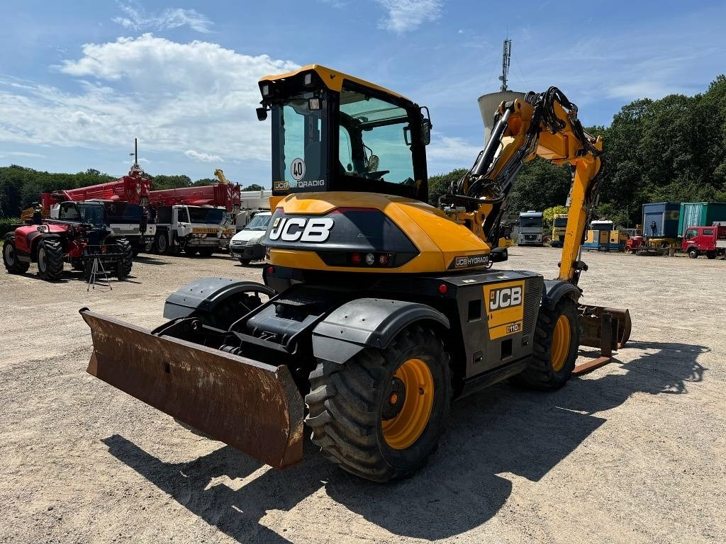 JCB HD 110 WT Hydradig - Pyöräalustainen kaivinkone: kuva JCB HD 110 WT Hydradig - Pyöräalustainen kaivinkone JCB HD 110 WT Hydradig - Pyöräalustainen kaivinkone: kuva JCB HD 110 WT Hydradig - Pyöräalustainen kaivinkone