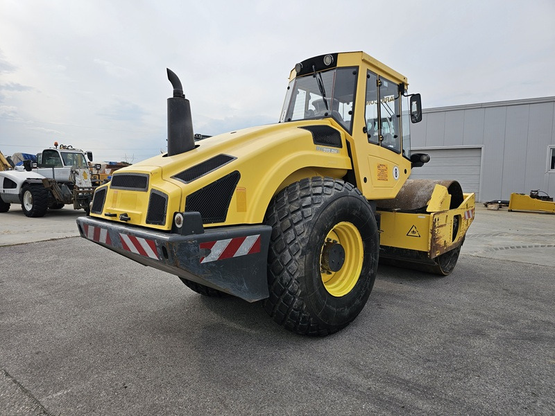 BOMAG BW213DH-4 BVC - Tiivistyskone: kuva BOMAG BW213DH-4 BVC - Tiivistyskone BOMAG BW213DH-4 BVC - Tiivistyskone: kuva BOMAG BW213DH-4 BVC - Tiivistyskone