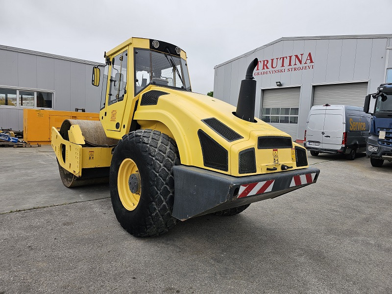 BOMAG BW213DH-4 - Tiivistyskone: kuva BOMAG BW213DH-4 - Tiivistyskone BOMAG BW213DH-4 - Tiivistyskone: kuva BOMAG BW213DH-4 - Tiivistyskone
