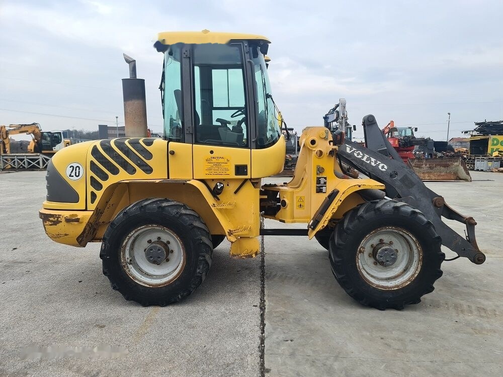 Volvo L40B - Pyöräkuormaaja: kuva Volvo L40B - Pyöräkuormaaja Volvo L40B - Pyöräkuormaaja: kuva Volvo L40B - Pyöräkuormaaja