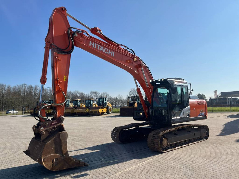 Hitachi ZX 210 LC-6 - Telakaivukone: kuva Hitachi ZX 210 LC-6 - Telakaivukone Hitachi ZX 210 LC-6 - Telakaivukone: kuva Hitachi ZX 210 LC-6 - Telakaivukone