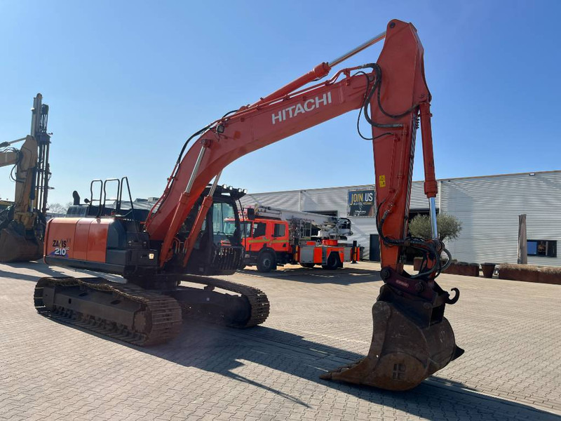 Hitachi ZX 210 LC-6 - Telakaivukone: kuva Hitachi ZX 210 LC-6 - Telakaivukone Hitachi ZX 210 LC-6 - Telakaivukone: kuva Hitachi ZX 210 LC-6 - Telakaivukone