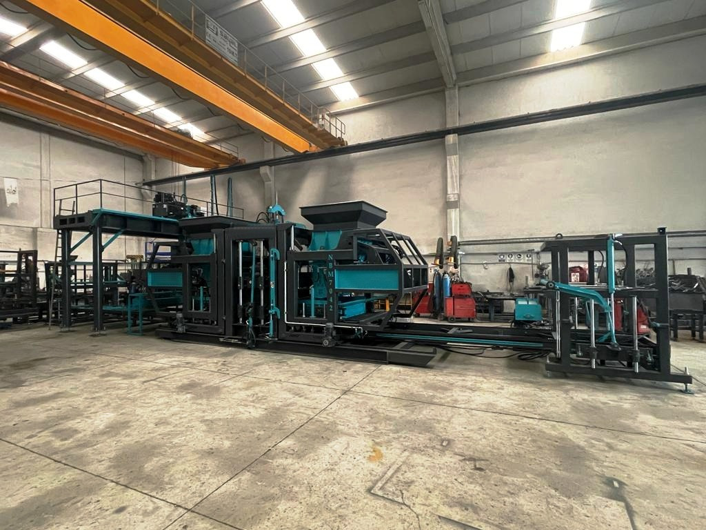 Constmach Machine à Fabriquer des Briquettes BS-42 (Machine à Fabriquer des Blocs de Béton) - Betonikivikone: kuva Constmach Machine à Fabriquer des Briquettes BS-42 (Machine à Fabriquer des Blocs de Béton) - Betonikivikone Constmach Machine à Fabriquer des Briquettes BS-42 (Machine à Fabriquer des Blocs de Béton) - Betonikivikone: kuva Constmach Machine à Fabriquer des Briquettes BS-42 (Machine à Fabriquer des Blocs de Béton) - Betonikivikone
