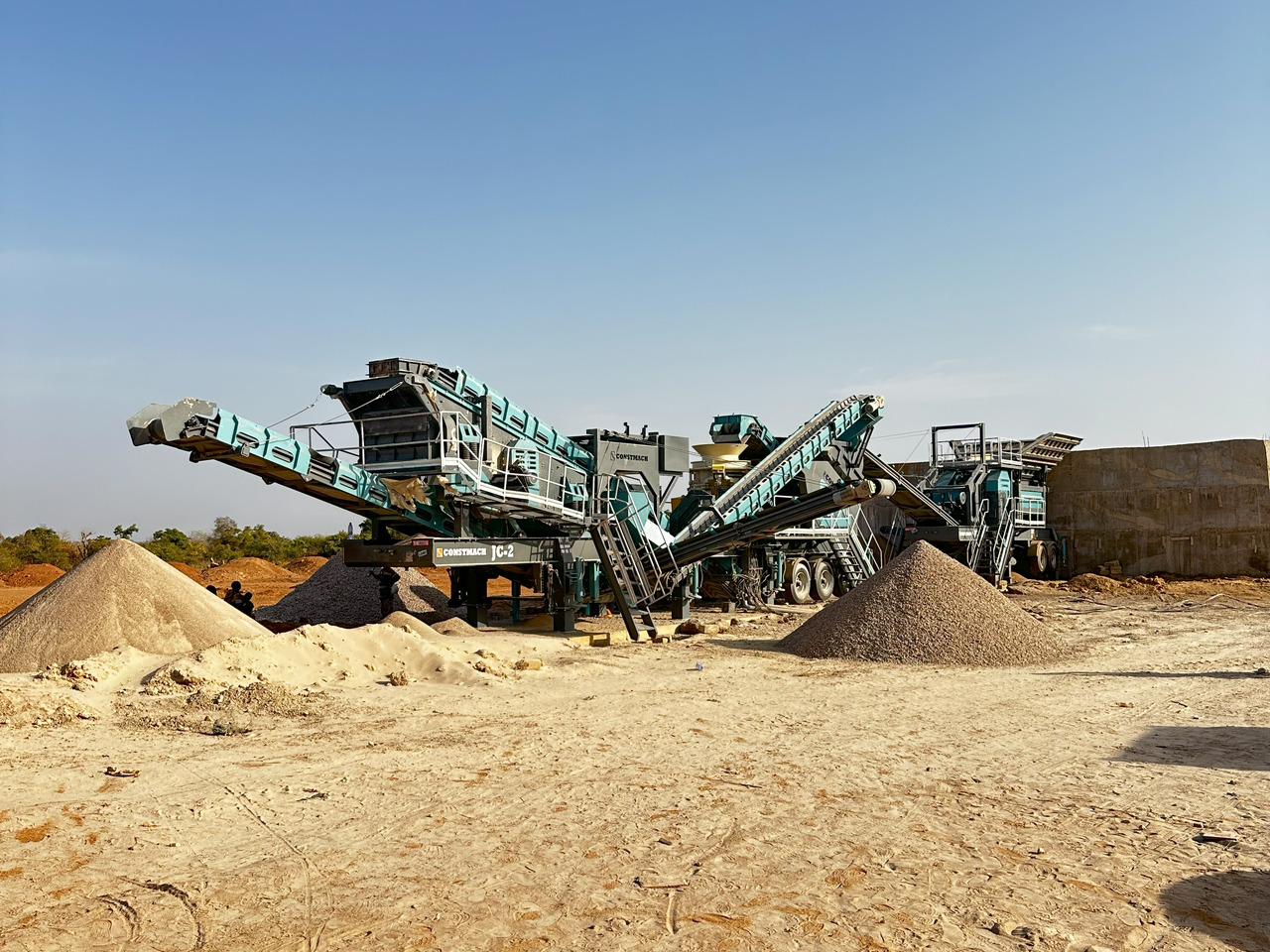 Constmach Mobile Jaw Crusher (Mobile Crusher) With Capacity Of 120-150 Tons - Mobiilimurskain: kuva Constmach Mobile Jaw Crusher (Mobile Crusher) With Capacity Of 120-150 Tons - Mobiilimurskain Constmach Mobile Jaw Crusher (Mobile Crusher) With Capacity Of 120-150 Tons - Mobiilimurskain: kuva Constmach Mobile Jaw Crusher (Mobile Crusher) With Capacity Of 120-150 Tons - Mobiilimurskain
