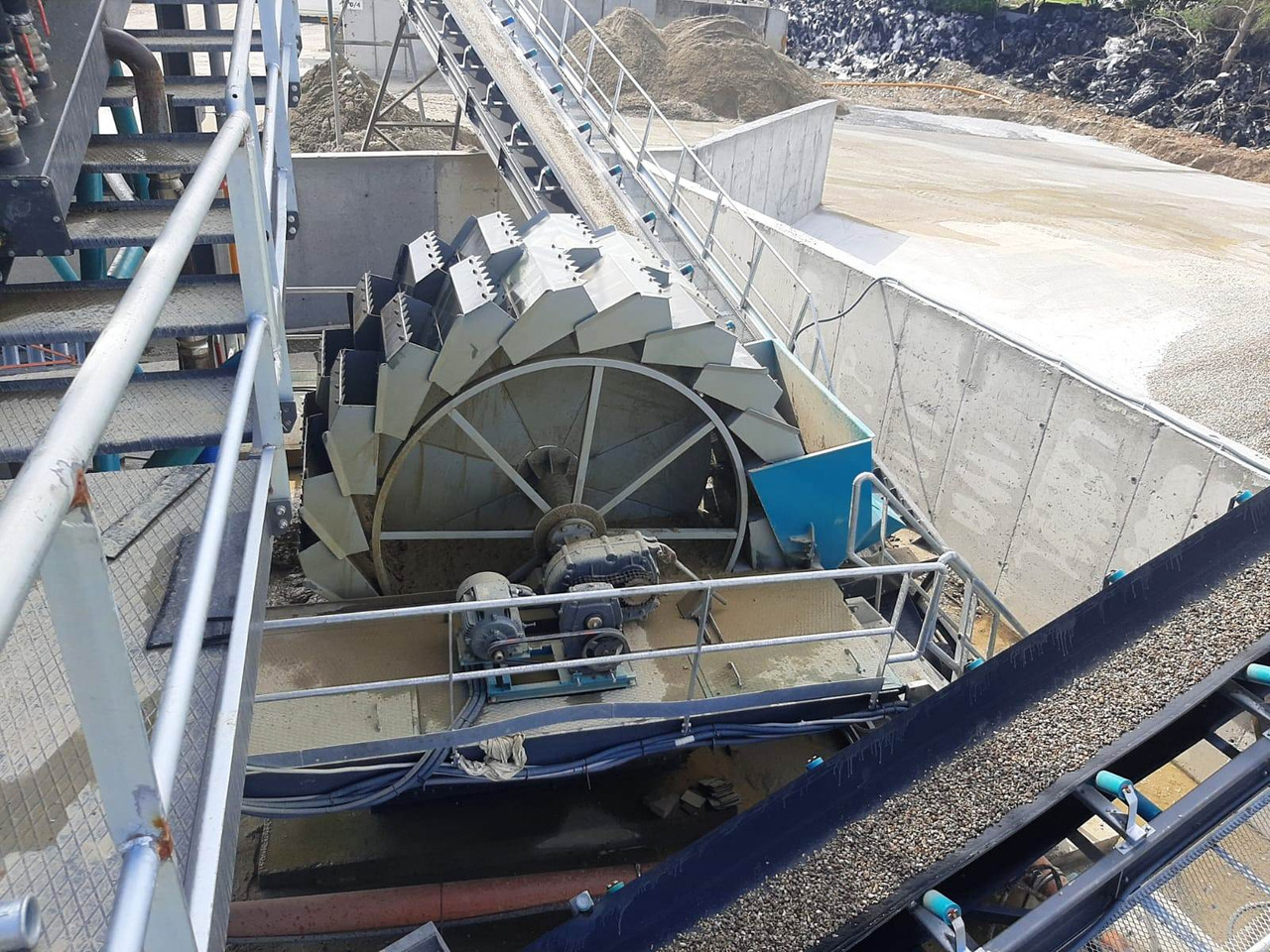 Constmach Sandwaschanlage mit Eimer und Rädern - Seula: kuva Constmach Sandwaschanlage mit Eimer und Rädern - Seula Constmach Sandwaschanlage mit Eimer und Rädern - Seula: kuva Constmach Sandwaschanlage mit Eimer und Rädern - Seula
