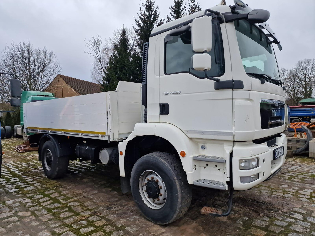 MAN 13.250 - Kuorma-auto: kuva MAN 13.250 - Kuorma-auto MAN 13.250 - Kuorma-auto: kuva MAN 13.250 - Kuorma-auto