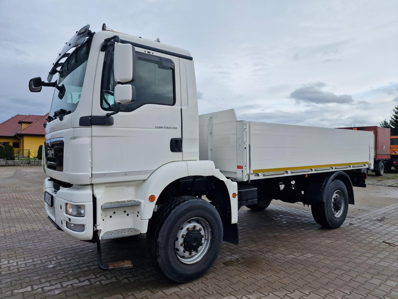 MAN 13.250 - Kuorma-auto: kuva MAN 13.250 - Kuorma-auto MAN 13.250 - Kuorma-auto: kuva MAN 13.250 - Kuorma-auto