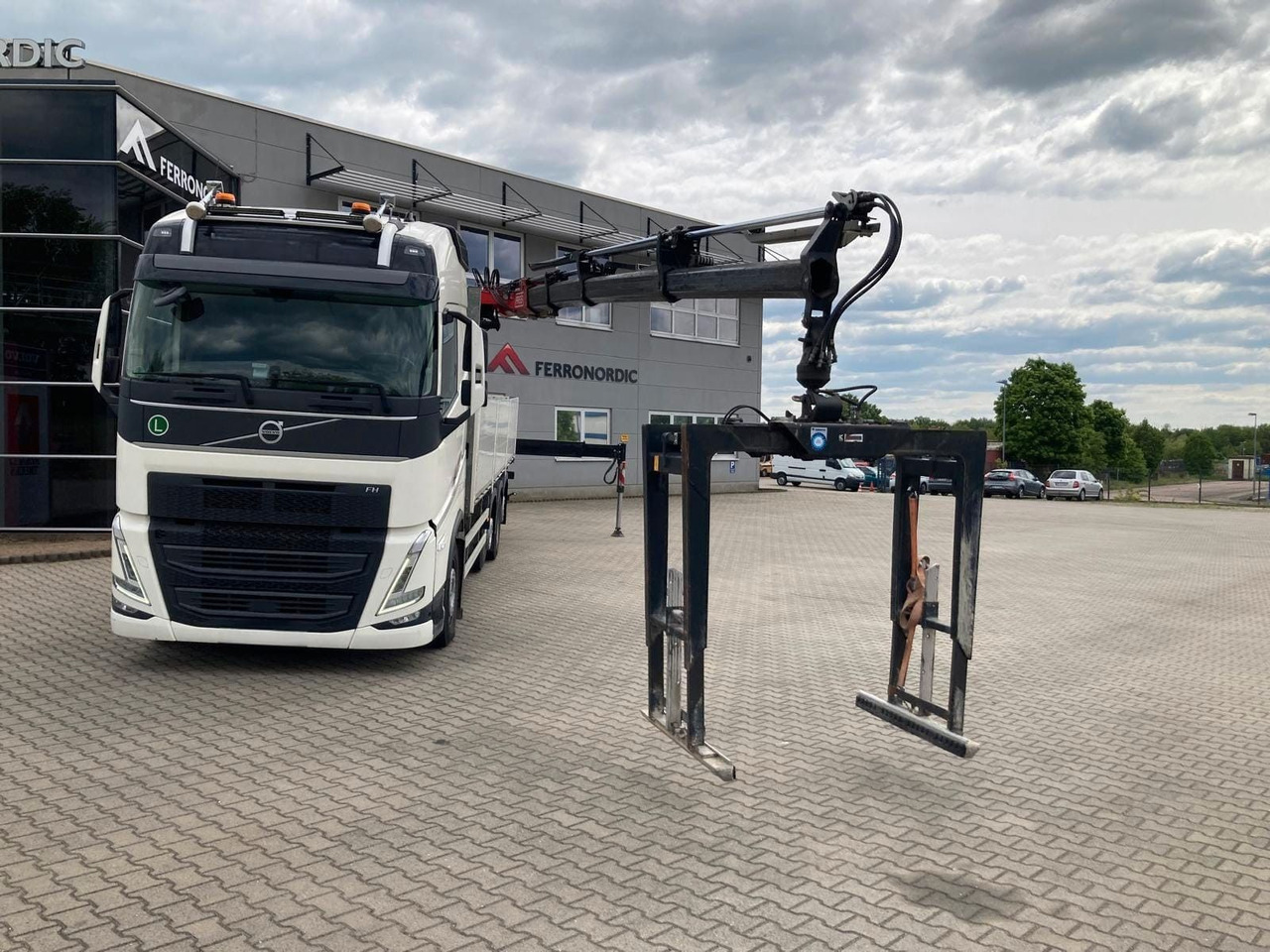 Volvo FH460 8x2 TRIDEM VLA&NLA gelenkt*FASSI F215AS.24 - Nosturiauto: kuva Volvo FH460 8x2 TRIDEM VLA&NLA gelenkt*FASSI F215AS.24 - Nosturiauto Volvo FH460 8x2 TRIDEM VLA&NLA gelenkt*FASSI F215AS.24 - Nosturiauto: kuva Volvo FH460 8x2 TRIDEM VLA&NLA gelenkt*FASSI F215AS.24 - Nosturiauto