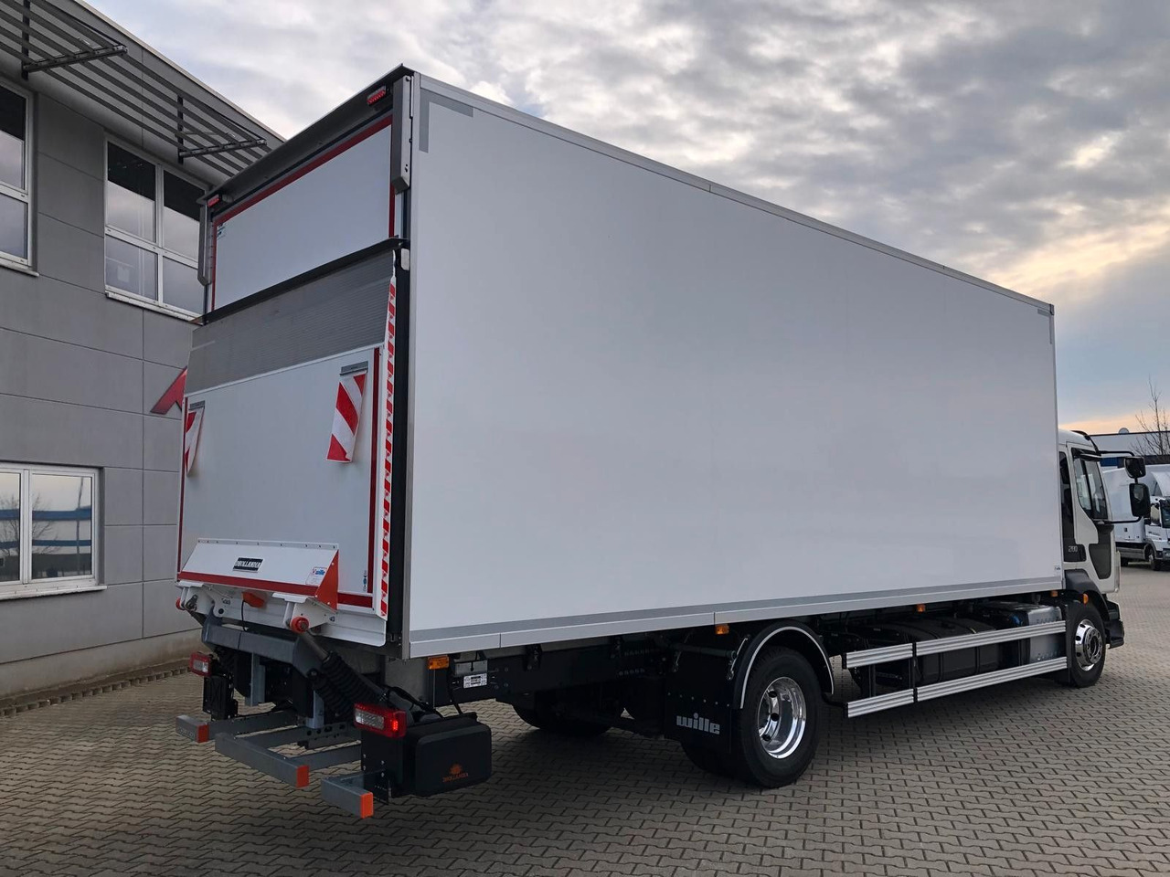 Volvo FL16.280 VollLuft*LBW *Carrier Supra850*a.Miete - Refrigeraattori kuorma-auto: kuva Volvo FL16.280 VollLuft*LBW *Carrier Supra850*a.Miete - Refrigeraattori kuorma-auto Volvo FL16.280 VollLuft*LBW *Carrier Supra850*a.Miete - Refrigeraattori kuorma-auto: kuva Volvo FL16.280 VollLuft*LBW *Carrier Supra850*a.Miete - Refrigeraattori kuorma-auto