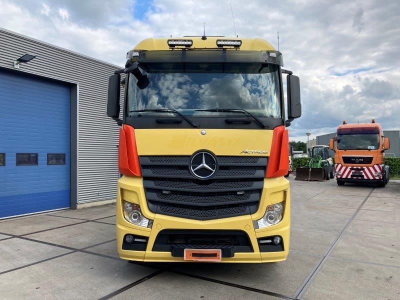 Mercedes-Benz Actros 3351 6x4 - Vetopöytäauto: kuva Mercedes-Benz Actros 3351 6x4 - Vetopöytäauto Mercedes-Benz Actros 3351 6x4 - Vetopöytäauto: kuva Mercedes-Benz Actros 3351 6x4 - Vetopöytäauto