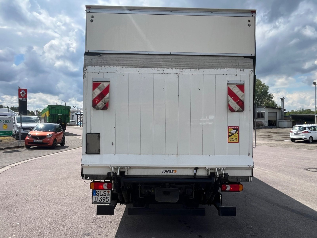 Renault D7.5 210 Kofferaufbau mit LBW - Jakeluauto: kuva Renault D7.5 210 Kofferaufbau mit LBW - Jakeluauto Renault D7.5 210 Kofferaufbau mit LBW - Jakeluauto: kuva Renault D7.5 210 Kofferaufbau mit LBW - Jakeluauto