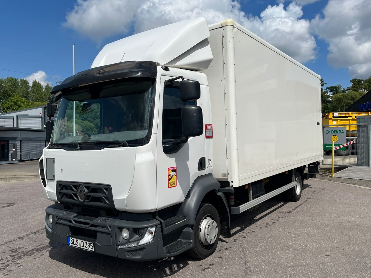Renault D7.5 210 Kofferaufbau mit LBW - Jakeluauto: kuva Renault D7.5 210 Kofferaufbau mit LBW - Jakeluauto Renault D7.5 210 Kofferaufbau mit LBW - Jakeluauto: kuva Renault D7.5 210 Kofferaufbau mit LBW - Jakeluauto