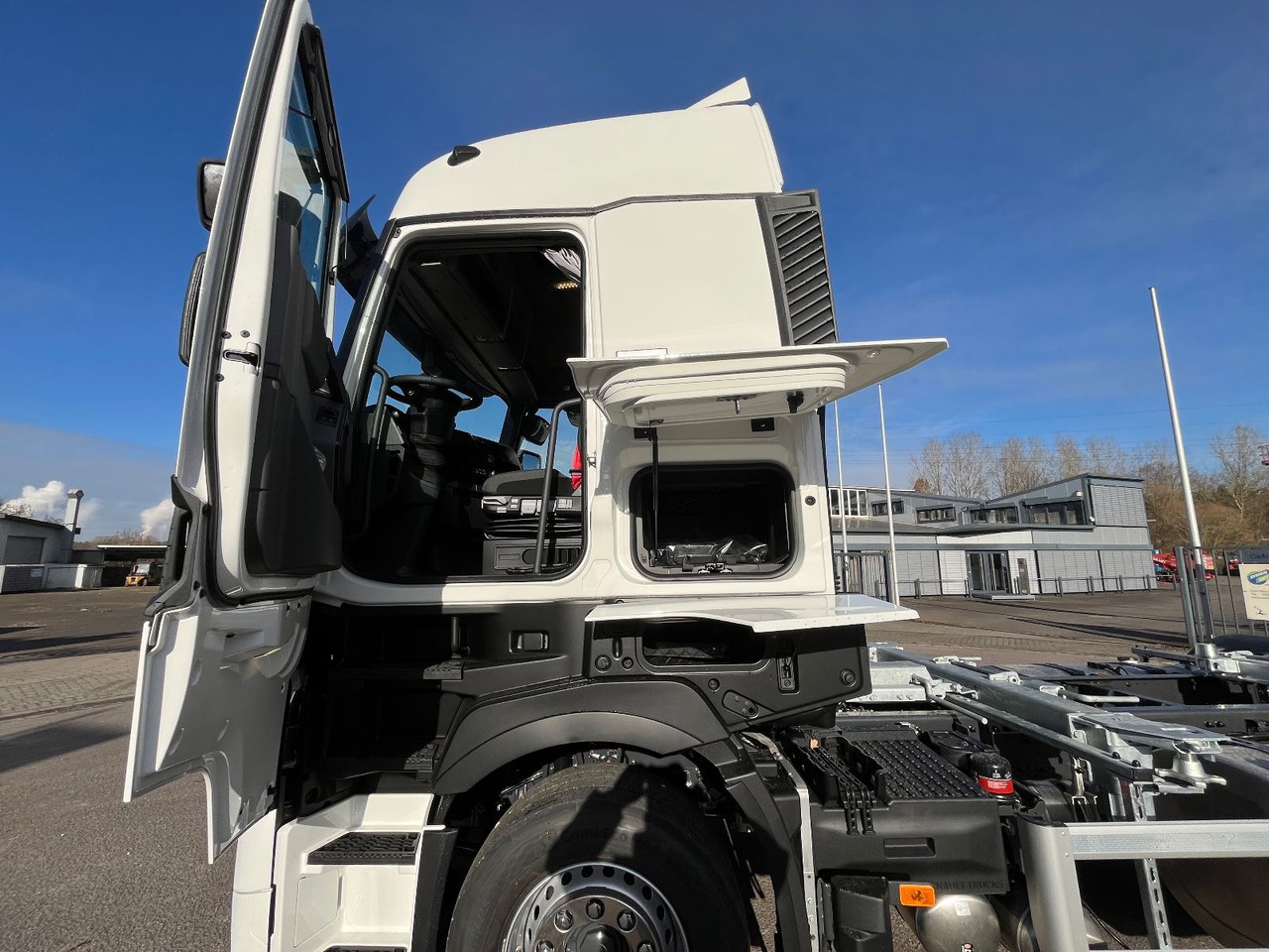 Konttialus/ Vaihtokuormatilat kuorma-auto Renault T 480 6x2 WECHSELBRÜCKENFAHRZEUG C745 + C782: kuva Konttialus/ Vaihtokuormatilat kuorma-auto Renault T 480 6x2 WECHSELBRÜCKENFAHRZEUG C745 + C782