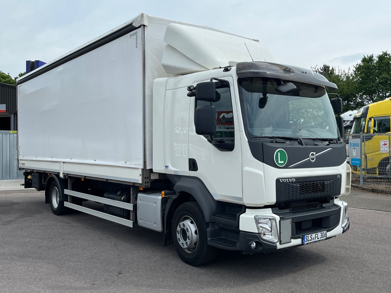 Volvo FL 14.245 Junghanns Schiebeplane LBW - Pressukapelli kuorma-auto: kuva Volvo FL 14.245 Junghanns Schiebeplane LBW - Pressukapelli kuorma-auto Volvo FL 14.245 Junghanns Schiebeplane LBW - Pressukapelli kuorma-auto: kuva Volvo FL 14.245 Junghanns Schiebeplane LBW - Pressukapelli kuorma-auto