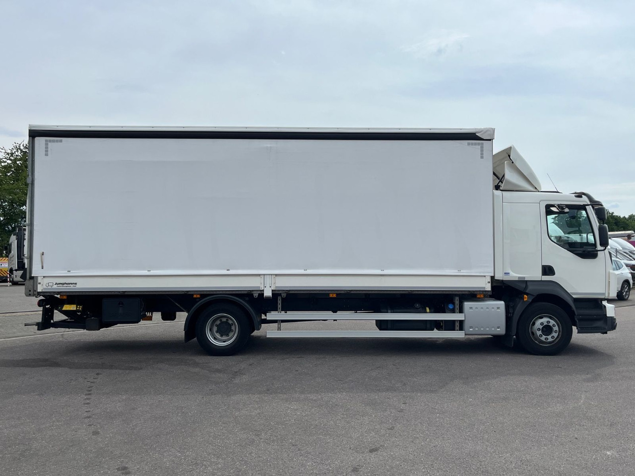 Volvo FL 14.245 Junghanns Schiebeplane LBW - Pressukapelli kuorma-auto: kuva Volvo FL 14.245 Junghanns Schiebeplane LBW - Pressukapelli kuorma-auto Volvo FL 14.245 Junghanns Schiebeplane LBW - Pressukapelli kuorma-auto: kuva Volvo FL 14.245 Junghanns Schiebeplane LBW - Pressukapelli kuorma-auto