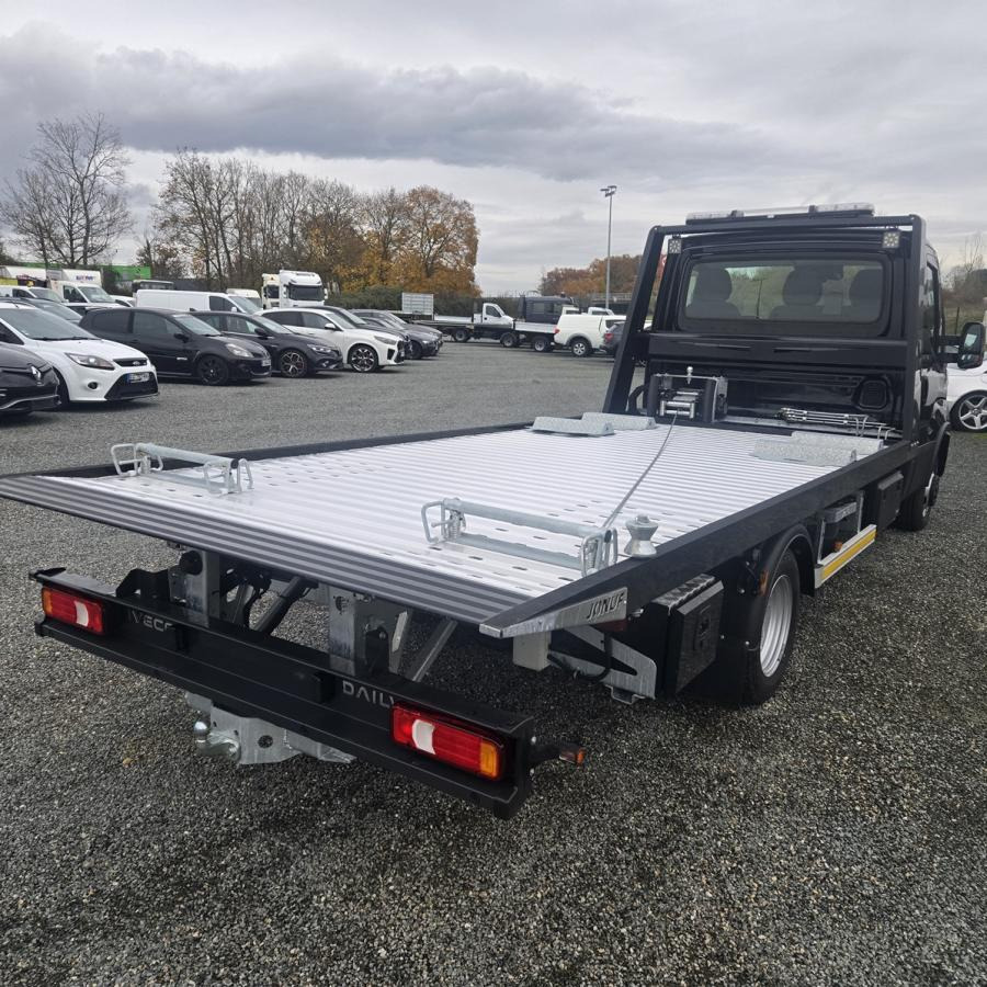 Iveco Daily 35C18 - Hinausauto: kuva Iveco Daily 35C18 - Hinausauto Iveco Daily 35C18 - Hinausauto: kuva Iveco Daily 35C18 - Hinausauto