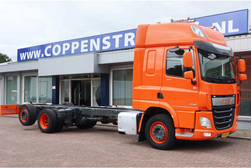 Kuorma-auto alusta DAF CF 450 Chassis Cabine Slaap Cabine 2x Bed: kuva Kuorma-auto alusta DAF CF 450 Chassis Cabine Slaap Cabine 2x Bed