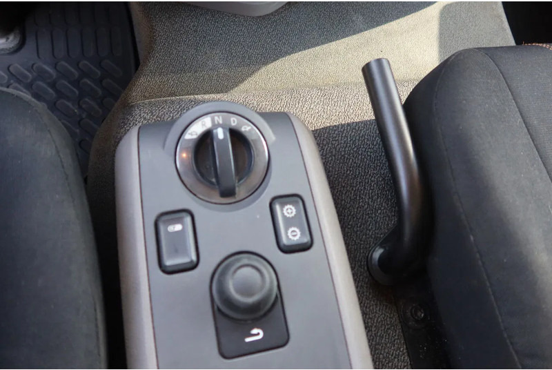 Umpikori kuorma-auto DAF LF 210 FA Bakwagen + Dhollandia 2000 kg klep extra accu set, 3x bindrail + stang.: kuva Umpikori kuorma-auto DAF LF 210 FA Bakwagen + Dhollandia 2000 kg klep extra accu set, 3x bindrail + stang. Umpikori kuorma-auto DAF LF 210 FA Bakwagen + Dhollandia 2000 kg klep extra accu set, 3x bindrail + stang.: kuva Umpikori kuorma-auto DAF LF 210 FA Bakwagen + Dhollandia 2000 kg klep extra accu set, 3x bindrail + stang.