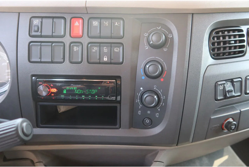 Umpikori kuorma-auto DAF LF 210 FA Bakwagen + Dhollandia 2000 kg klep extra accu set, 3x bindrail + stang.: kuva Umpikori kuorma-auto DAF LF 210 FA Bakwagen + Dhollandia 2000 kg klep extra accu set, 3x bindrail + stang. Umpikori kuorma-auto DAF LF 210 FA Bakwagen + Dhollandia 2000 kg klep extra accu set, 3x bindrail + stang.: kuva Umpikori kuorma-auto DAF LF 210 FA Bakwagen + Dhollandia 2000 kg klep extra accu set, 3x bindrail + stang.