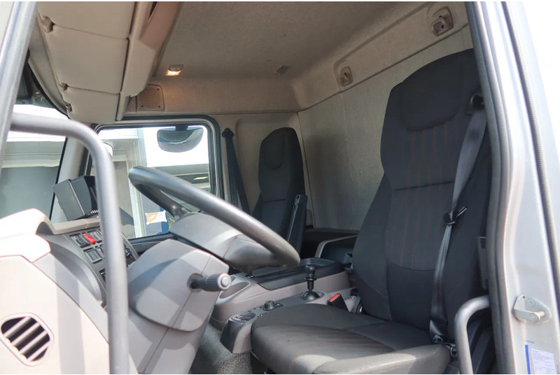 DAF LF 210 FA Zilver metallic bak + klep Dhollandia 1500 kg + rol stops, Comfort cabine. - Umpikori kuorma-auto: kuva DAF LF 210 FA Zilver metallic bak + klep Dhollandia 1500 kg + rol stops, Comfort cabine. - Umpikori kuorma-auto DAF LF 210 FA Zilver metallic bak + klep Dhollandia 1500 kg + rol stops, Comfort cabine. - Umpikori kuorma-auto: kuva DAF LF 210 FA Zilver metallic bak + klep Dhollandia 1500 kg + rol stops, Comfort cabine. - Umpikori kuorma-auto