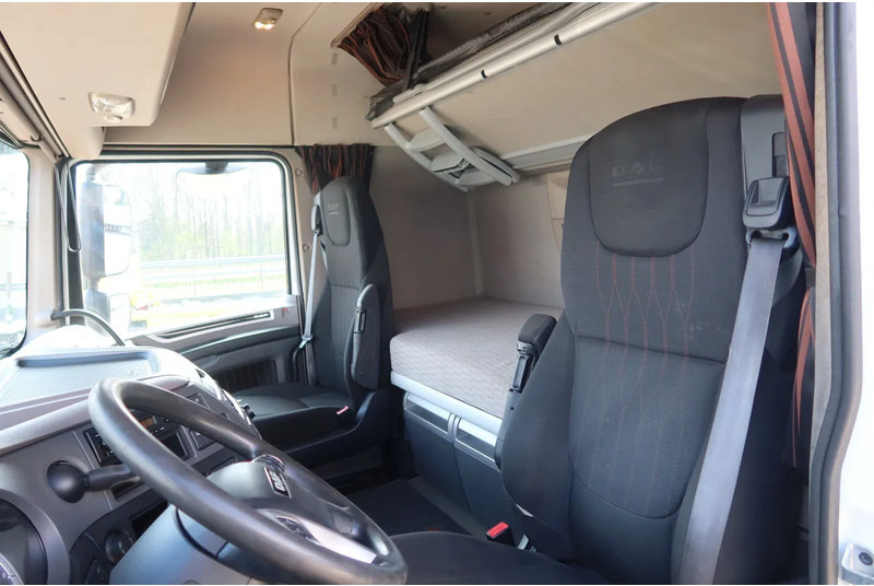 DAF XF 106.480 FAR 6x2 Oprijvrachtwagen slaapcabine + 2 bedden - Kuljetin kuorma-auto: kuva DAF XF 106.480 FAR 6x2 Oprijvrachtwagen slaapcabine + 2 bedden - Kuljetin kuorma-auto DAF XF 106.480 FAR 6x2 Oprijvrachtwagen slaapcabine + 2 bedden - Kuljetin kuorma-auto: kuva DAF XF 106.480 FAR 6x2 Oprijvrachtwagen slaapcabine + 2 bedden - Kuljetin kuorma-auto