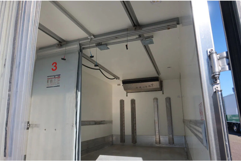 FUSO Canter Thermoking T 600R Koel/Vries + Laadklep - Refrigeraattori kuorma-auto: kuva FUSO Canter Thermoking T 600R Koel/Vries + Laadklep - Refrigeraattori kuorma-auto FUSO Canter Thermoking T 600R Koel/Vries + Laadklep - Refrigeraattori kuorma-auto: kuva FUSO Canter Thermoking T 600R Koel/Vries + Laadklep - Refrigeraattori kuorma-auto