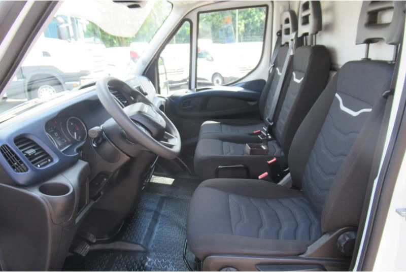 Iveco Daily 35C16 Bak+Klep Automaat - Jakeluauto: kuva Iveco Daily 35C16 Bak+Klep Automaat - Jakeluauto Iveco Daily 35C16 Bak+Klep Automaat - Jakeluauto: kuva Iveco Daily 35C16 Bak+Klep Automaat - Jakeluauto