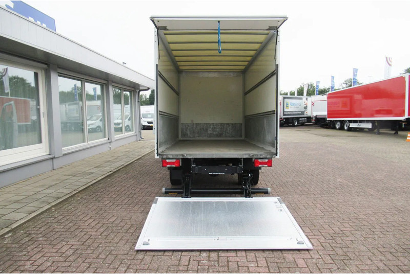 Iveco Daily 35C16 Bak+Klep Automaat Laadklep Airco Camera - Jakeluauto: kuva Iveco Daily 35C16 Bak+Klep Automaat Laadklep Airco Camera - Jakeluauto Iveco Daily 35C16 Bak+Klep Automaat Laadklep Airco Camera - Jakeluauto: kuva Iveco Daily 35C16 Bak+Klep Automaat Laadklep Airco Camera - Jakeluauto