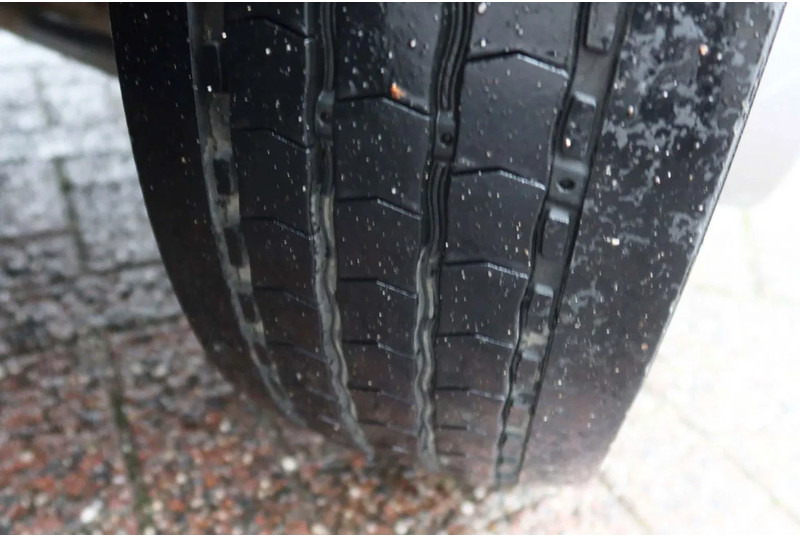 Umpikori kuorma-auto Mitsubishi Canter 7 C 18 Bak + klep 1000KG Euro 6: kuva Umpikori kuorma-auto Mitsubishi Canter 7 C 18 Bak + klep 1000KG Euro 6