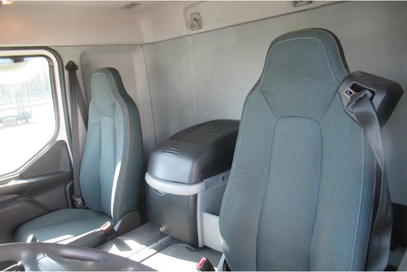 Volvo FL 250 Bakwagen + 6 deuren + Laadklep 2000 kg - Umpikori kuorma-auto: kuva Volvo FL 250 Bakwagen + 6 deuren + Laadklep 2000 kg - Umpikori kuorma-auto Volvo FL 250 Bakwagen + 6 deuren + Laadklep 2000 kg - Umpikori kuorma-auto: kuva Volvo FL 250 Bakwagen + 6 deuren + Laadklep 2000 kg - Umpikori kuorma-auto