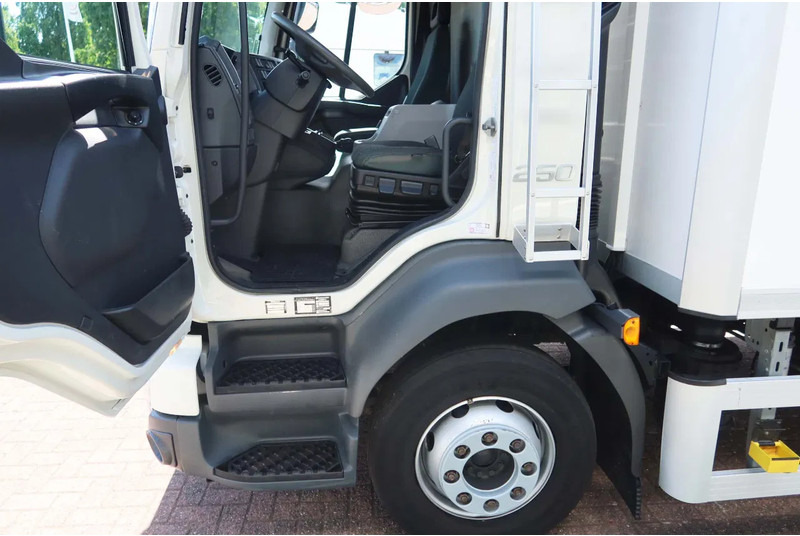 Volvo FL 250 Koel/Vries + klep Bi temp Carrier Supra 1150 MT - Refrigeraattori kuorma-auto: kuva Volvo FL 250 Koel/Vries + klep Bi temp Carrier Supra 1150 MT - Refrigeraattori kuorma-auto Volvo FL 250 Koel/Vries + klep Bi temp Carrier Supra 1150 MT - Refrigeraattori kuorma-auto: kuva Volvo FL 250 Koel/Vries + klep Bi temp Carrier Supra 1150 MT - Refrigeraattori kuorma-auto