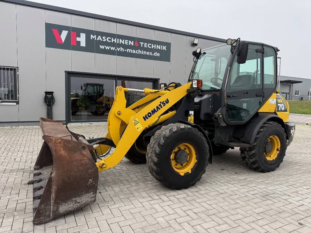 Komatsu WA 70-5 - Pyöräkuormaaja: kuva Komatsu WA 70-5 - Pyöräkuormaaja Komatsu WA 70-5 - Pyöräkuormaaja: kuva Komatsu WA 70-5 - Pyöräkuormaaja