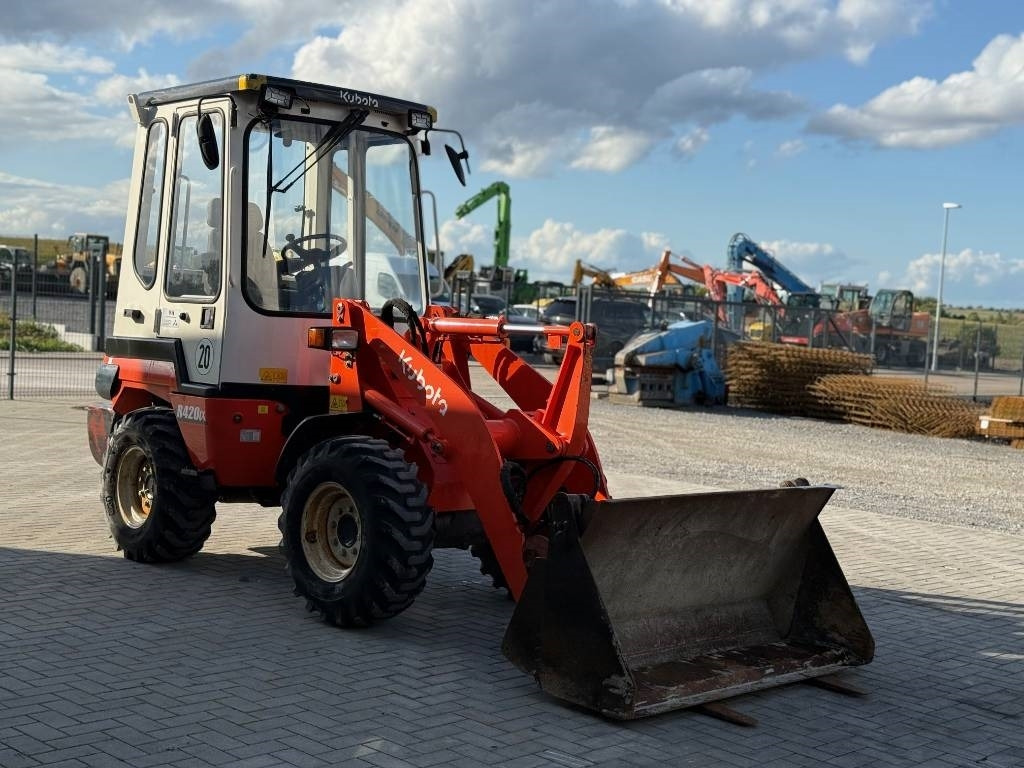 Pyöräkuormaaja Kubota R 420: kuva Pyöräkuormaaja Kubota R 420