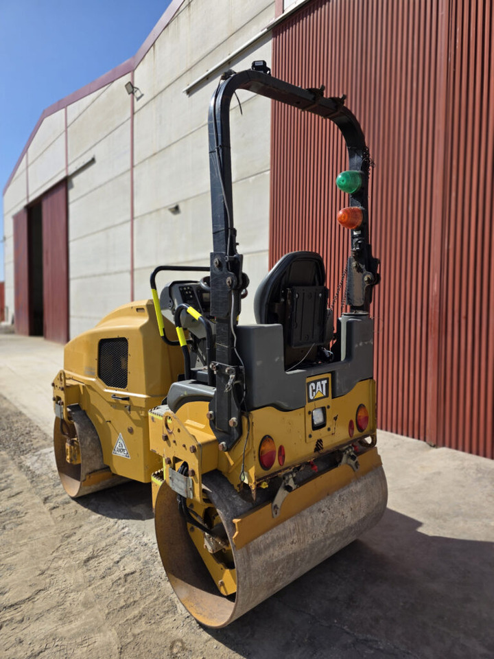 CAT CB24B - Jyrä: kuva CAT CB24B - Jyrä CAT CB24B - Jyrä: kuva CAT CB24B - Jyrä