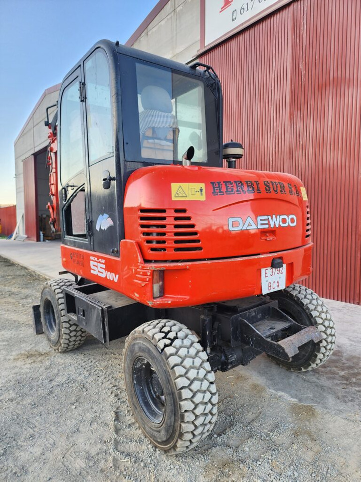 DAEWOO S55 - Pyöräalustainen kaivinkone: kuva DAEWOO S55 - Pyöräalustainen kaivinkone DAEWOO S55 - Pyöräalustainen kaivinkone: kuva DAEWOO S55 - Pyöräalustainen kaivinkone