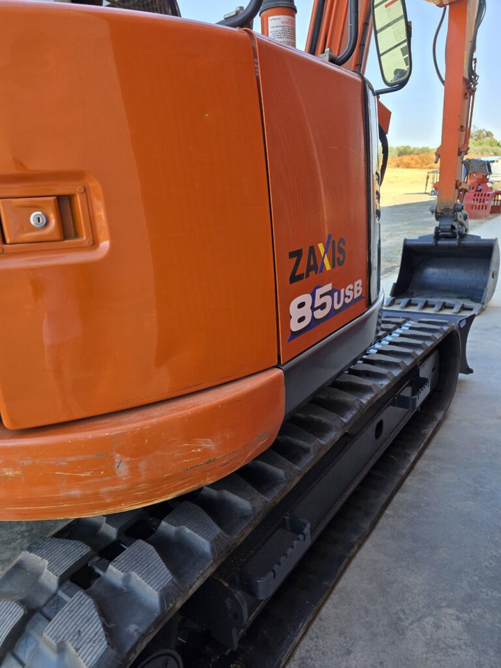 HITACHI ZX85USB-6 - Minikuormaaja: kuva HITACHI ZX85USB-6 - Minikuormaaja HITACHI ZX85USB-6 - Minikuormaaja: kuva HITACHI ZX85USB-6 - Minikuormaaja