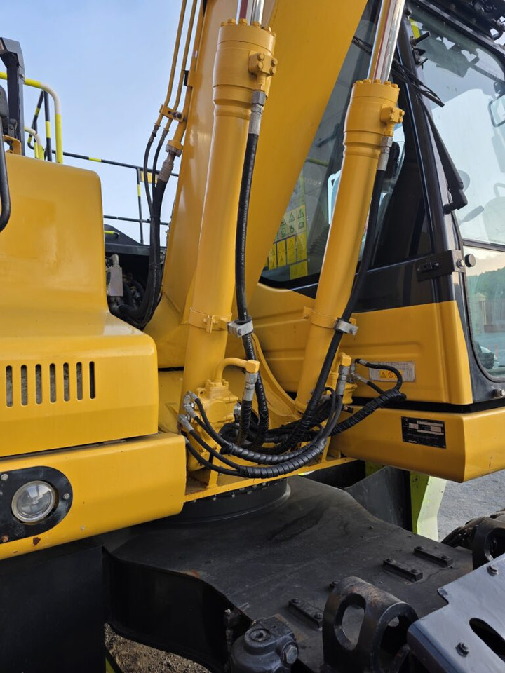 KOMATSU PW148-11 - Pyöräalustainen kaivinkone: kuva KOMATSU PW148-11 - Pyöräalustainen kaivinkone KOMATSU PW148-11 - Pyöräalustainen kaivinkone: kuva KOMATSU PW148-11 - Pyöräalustainen kaivinkone