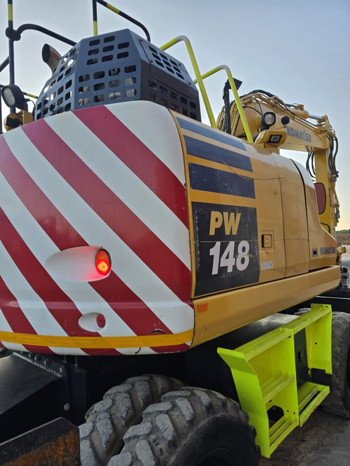 KOMATSU PW148-11 - Pyöräalustainen kaivinkone: kuva KOMATSU PW148-11 - Pyöräalustainen kaivinkone KOMATSU PW148-11 - Pyöräalustainen kaivinkone: kuva KOMATSU PW148-11 - Pyöräalustainen kaivinkone