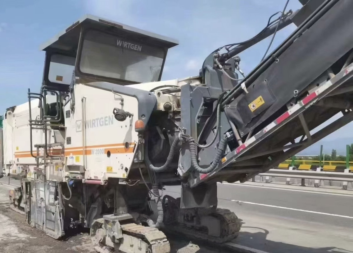 WIRTGEN W2000 miling machine - Asfalttijyrsimen: kuva WIRTGEN W2000 miling machine - Asfalttijyrsimen WIRTGEN W2000 miling machine - Asfalttijyrsimen: kuva WIRTGEN W2000 miling machine - Asfalttijyrsimen