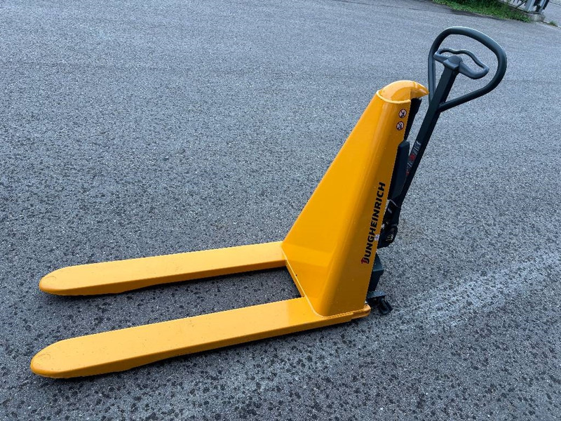 Jungheinrich Scherenhubwagen AMX 10e - Pinoamistrukki: kuva Jungheinrich Scherenhubwagen AMX 10e - Pinoamistrukki Jungheinrich Scherenhubwagen AMX 10e - Pinoamistrukki: kuva Jungheinrich Scherenhubwagen AMX 10e - Pinoamistrukki