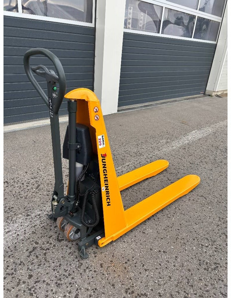 Jungheinrich Scherenhubwagen AMX 10e - Pinoamistrukki: kuva Jungheinrich Scherenhubwagen AMX 10e - Pinoamistrukki Jungheinrich Scherenhubwagen AMX 10e - Pinoamistrukki: kuva Jungheinrich Scherenhubwagen AMX 10e - Pinoamistrukki