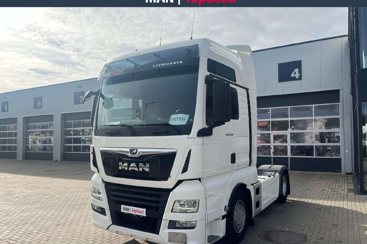 MAN 18.500 4X2 XXL Cab Retarder (9059) - Vetopöytäauto: kuva MAN 18.500 4X2 XXL Cab Retarder (9059) - Vetopöytäauto MAN 18.500 4X2 XXL Cab Retarder (9059) - Vetopöytäauto: kuva MAN 18.500 4X2 XXL Cab Retarder (9059) - Vetopöytäauto