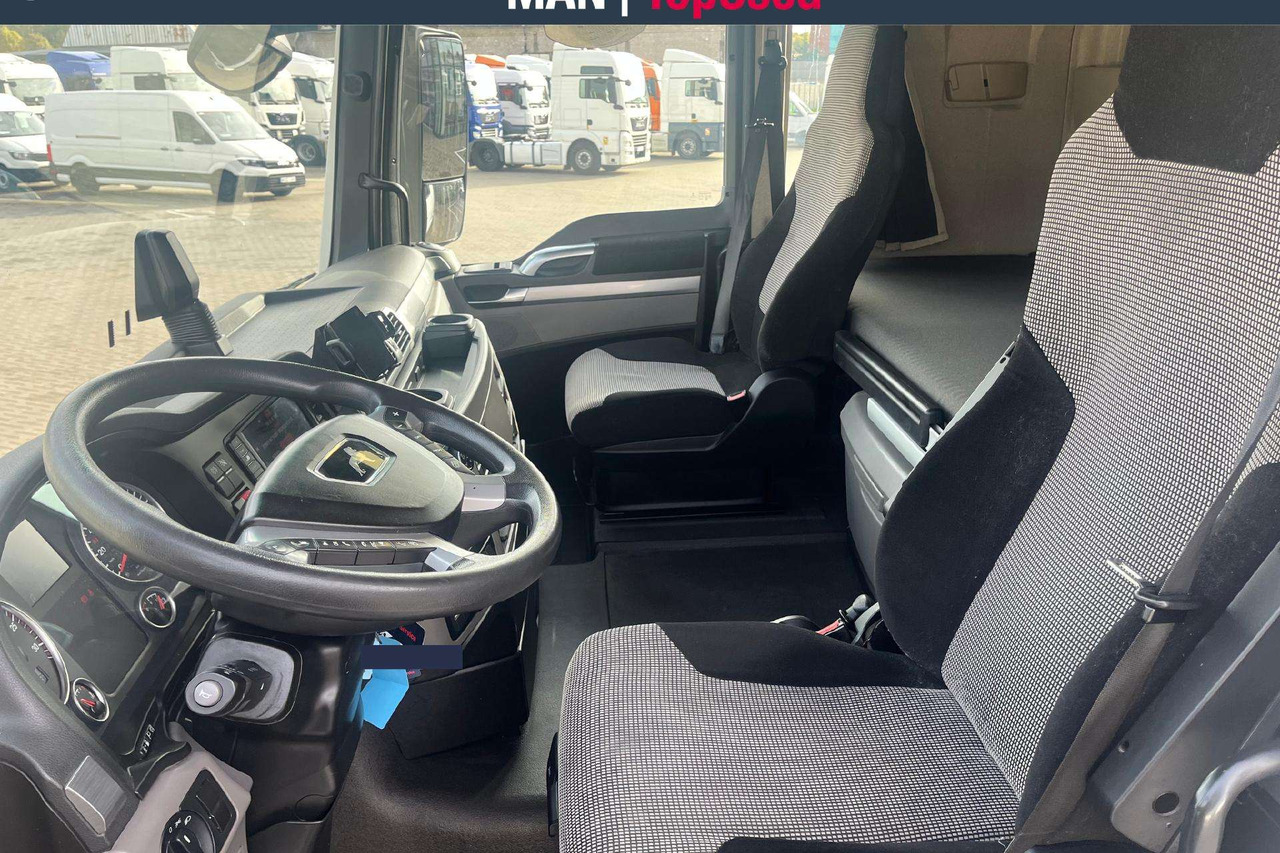 MAN 18.500 4X2 XXL Cab Retarder (9059) - Vetopöytäauto: kuva MAN 18.500 4X2 XXL Cab Retarder (9059) - Vetopöytäauto MAN 18.500 4X2 XXL Cab Retarder (9059) - Vetopöytäauto: kuva MAN 18.500 4X2 XXL Cab Retarder (9059) - Vetopöytäauto