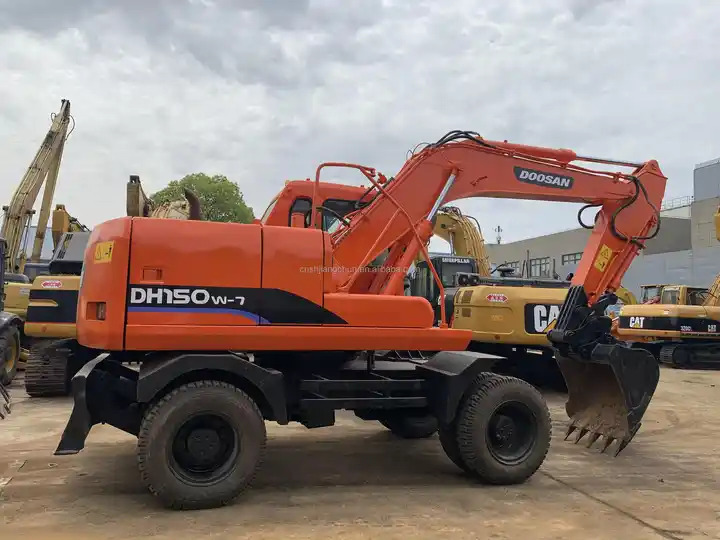 Wheel digging excavator Used DOOSAN150W DH150W DH150W-7 / second-hand KOREA engine DOOSAN DH 150 150W-7 DOOSAN150 - Telakaivukone: kuva Wheel digging excavator Used DOOSAN150W DH150W DH150W-7 / second-hand KOREA engine DOOSAN DH 150 150W-7 DOOSAN150 - Telakaivukone Wheel digging excavator Used DOOSAN150W DH150W DH150W-7 / second-hand KOREA engine DOOSAN DH 150 150W-7 DOOSAN150 - Telakaivukone: kuva Wheel digging excavator Used DOOSAN150W DH150W DH150W-7 / second-hand KOREA engine DOOSAN DH 150 150W-7 DOOSAN150 - Telakaivukone